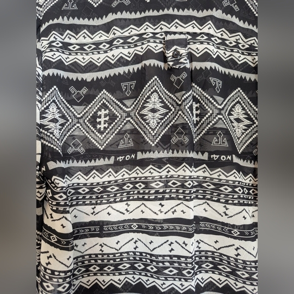 GeeGee size large sheer geometric tunic blouse in black/white - Picture 9 of 12
